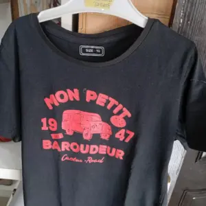 Black short sleeve shirt
