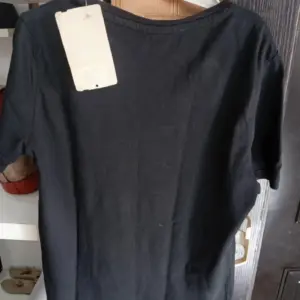 Black short sleeve shirt